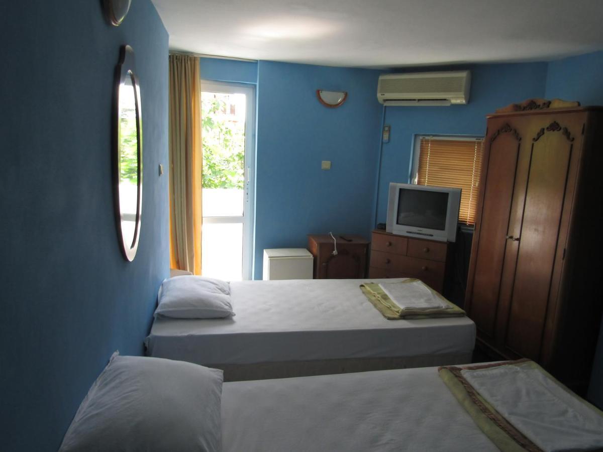 Хостел Папагал Hostel Варна Екстериор снимка