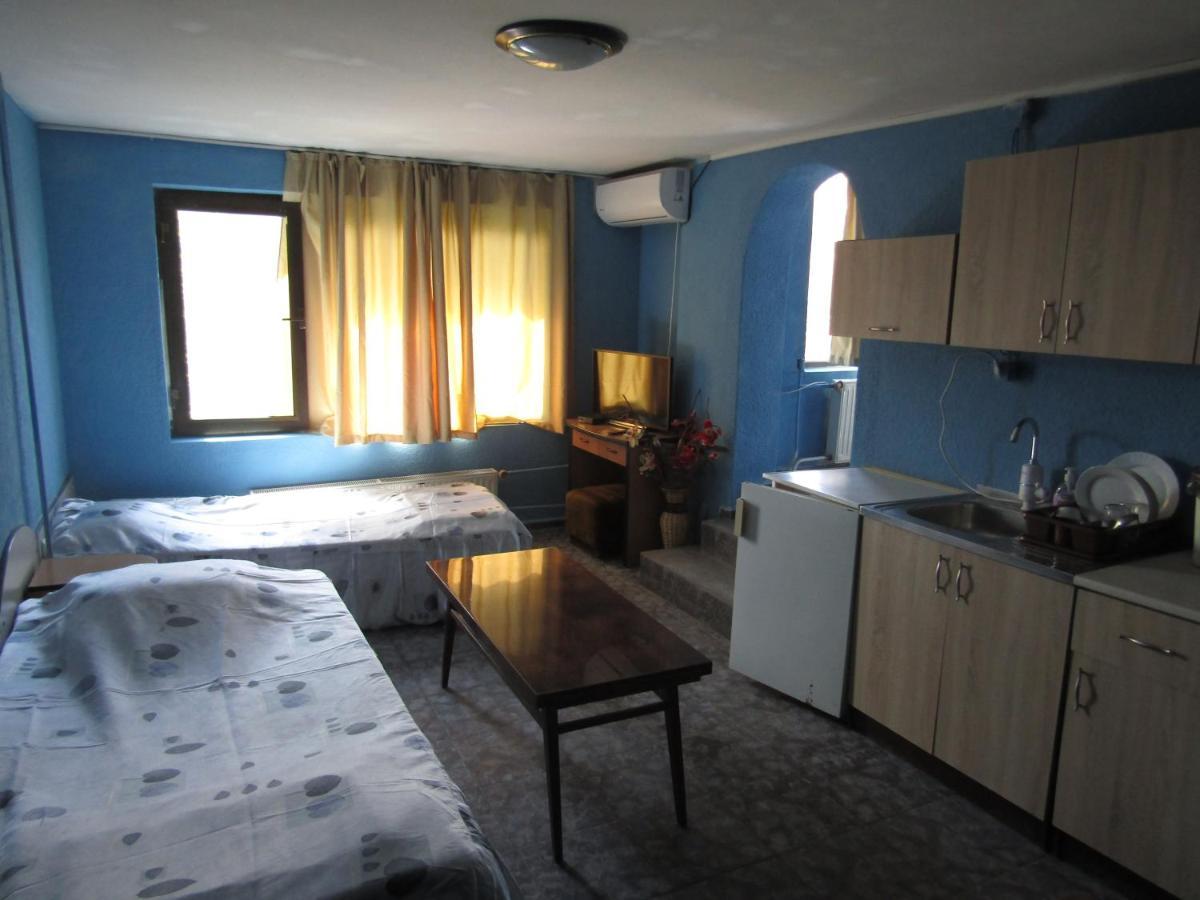 Хостел Папагал Hostel Варна Екстериор снимка