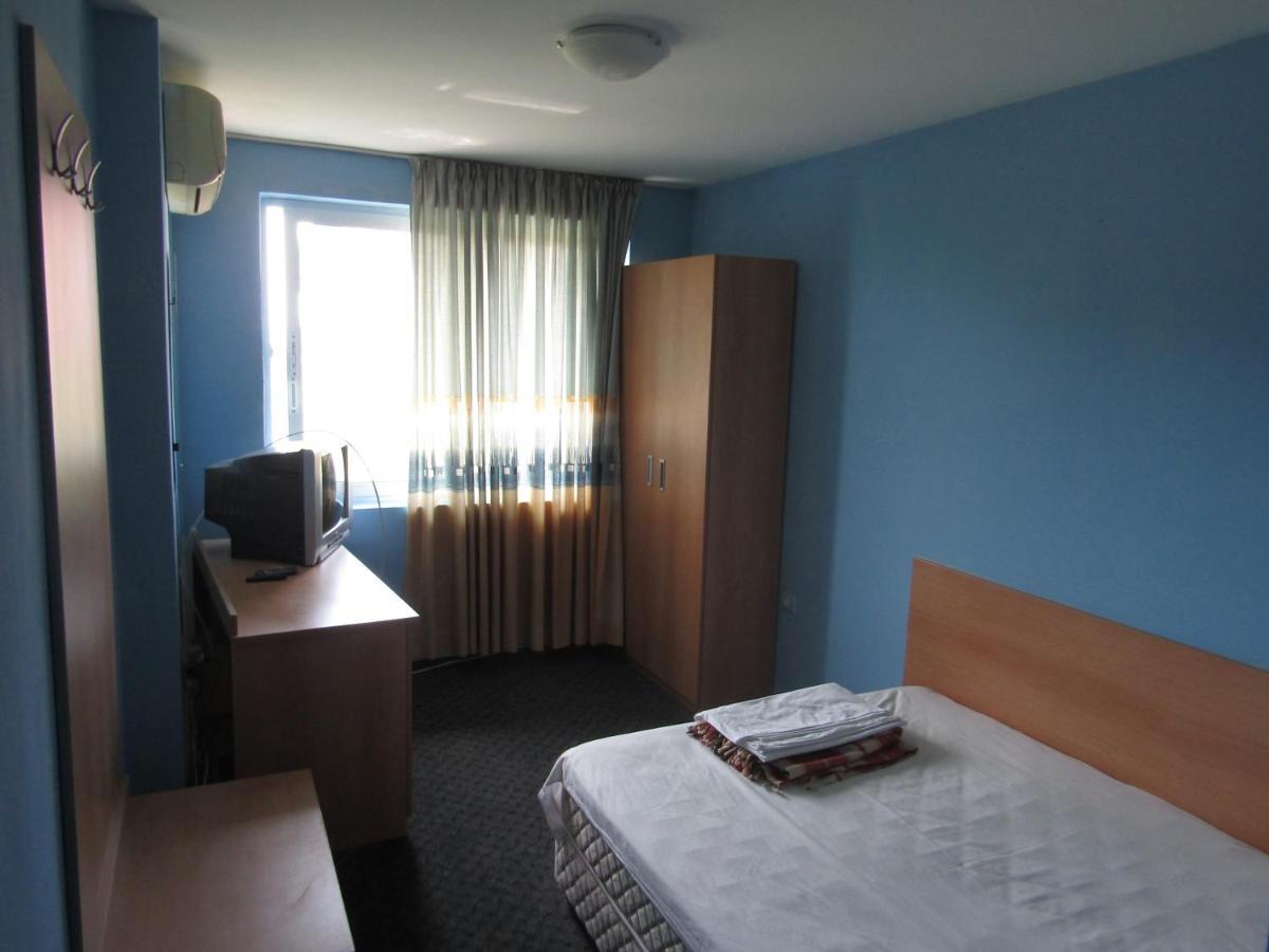Хостел Папагал Hostel Варна Екстериор снимка