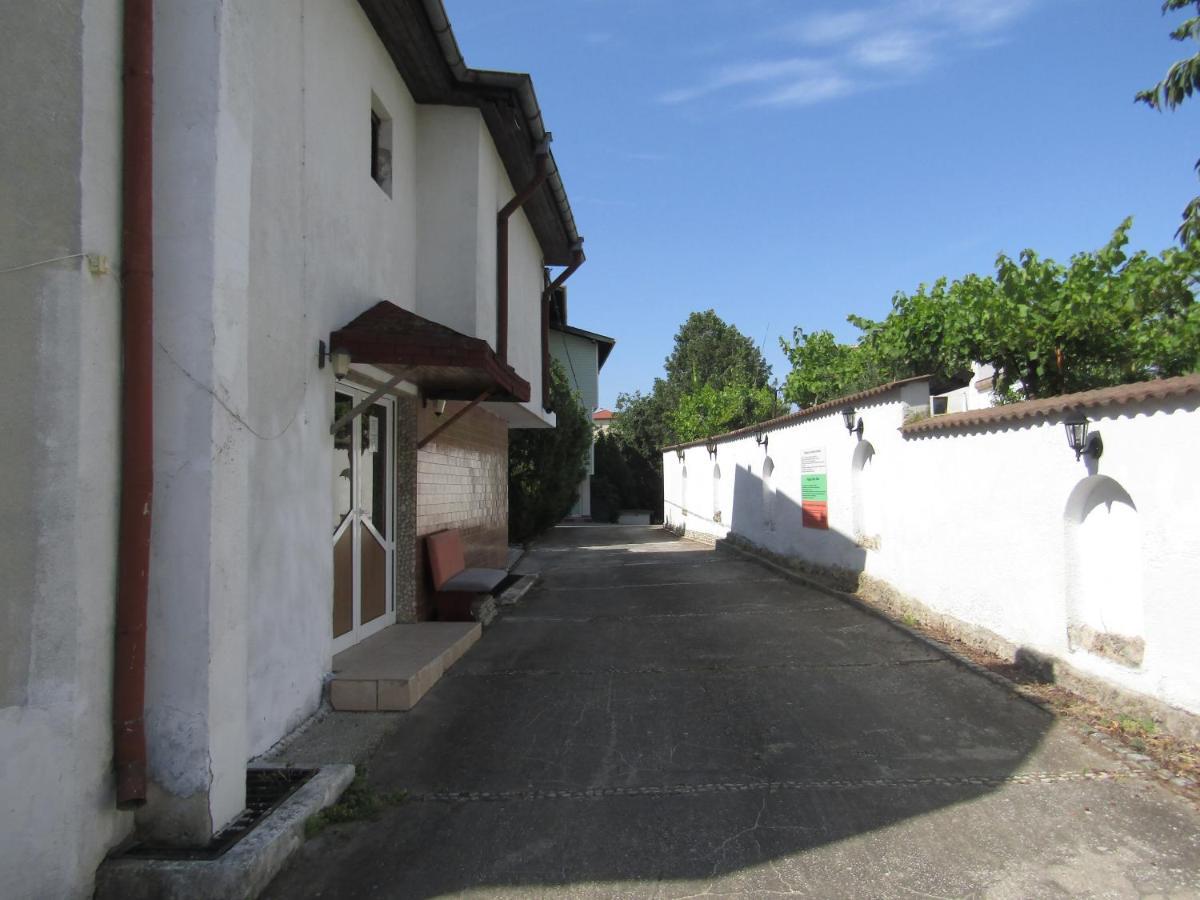 Хостел Папагал Hostel Варна Екстериор снимка