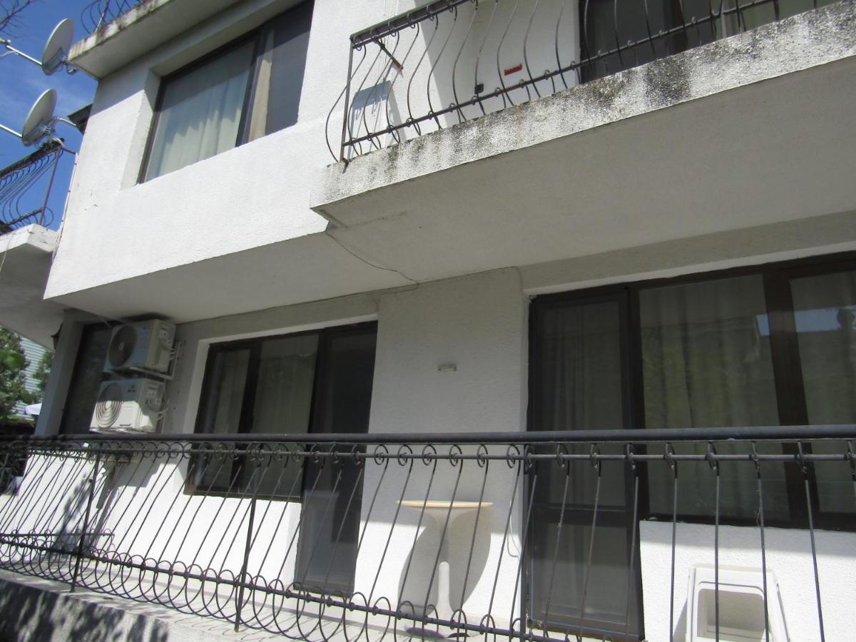 Хостел Папагал Hostel Варна Екстериор снимка