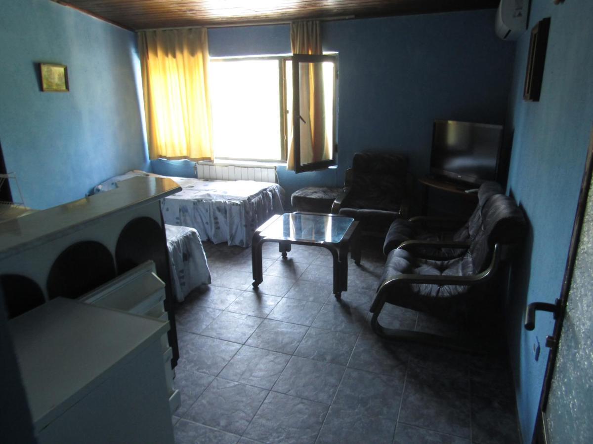Хостел Папагал Hostel Варна Екстериор снимка