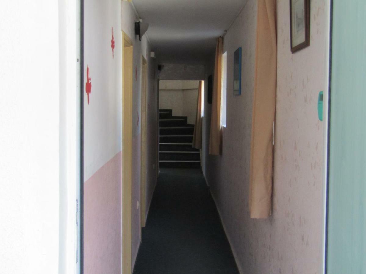 Хостел Папагал Hostel Варна Екстериор снимка