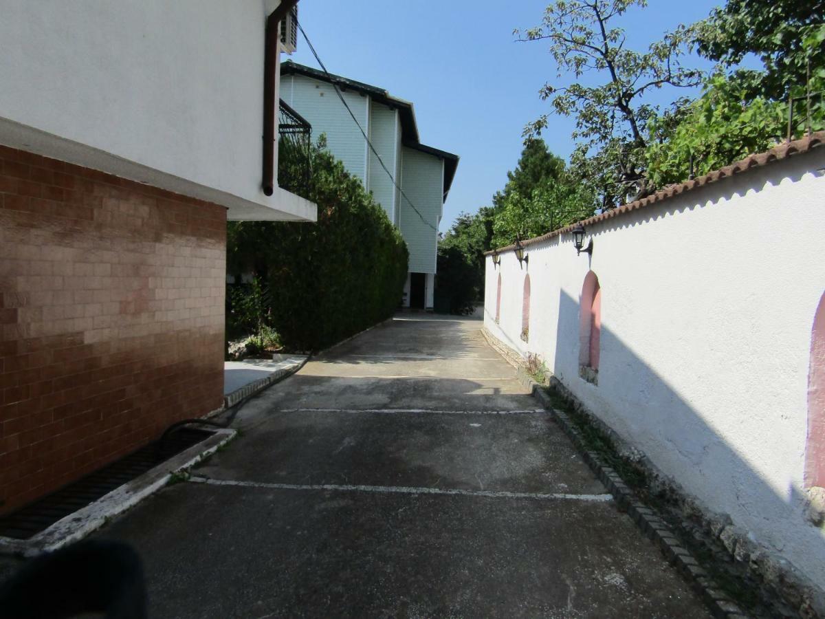 Хостел Папагал Hostel Варна Екстериор снимка