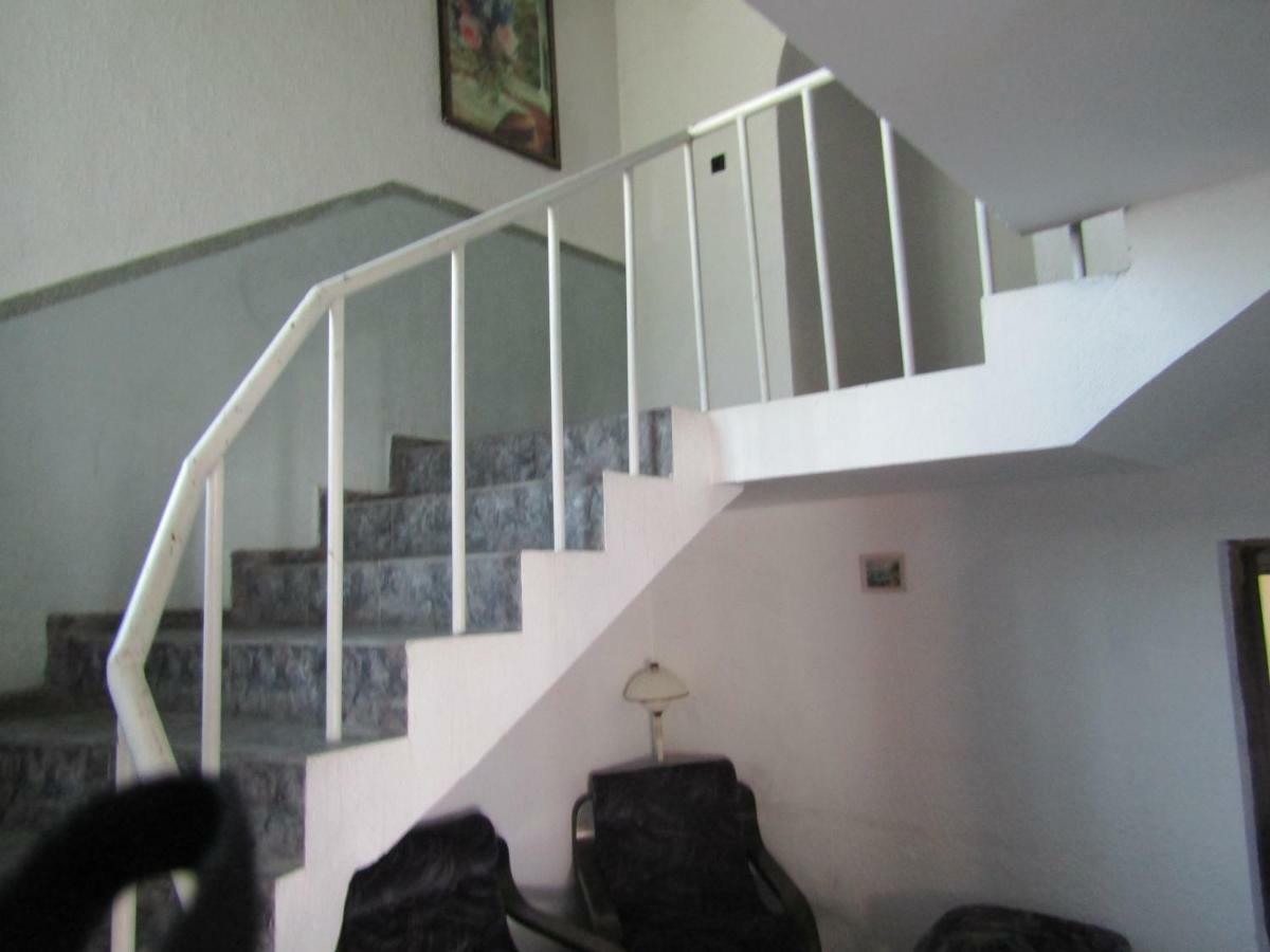 Хостел Папагал Hostel Варна Екстериор снимка