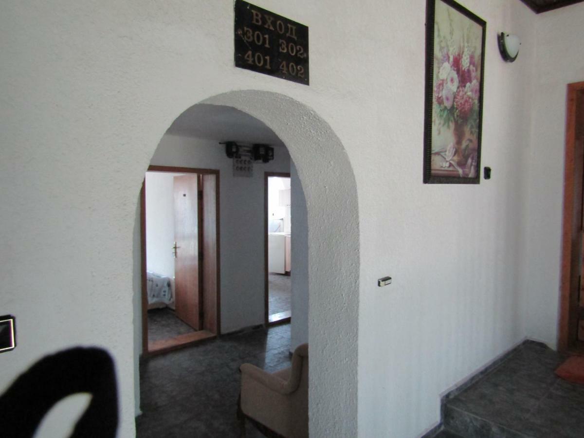 Хостел Папагал Hostel Варна Екстериор снимка