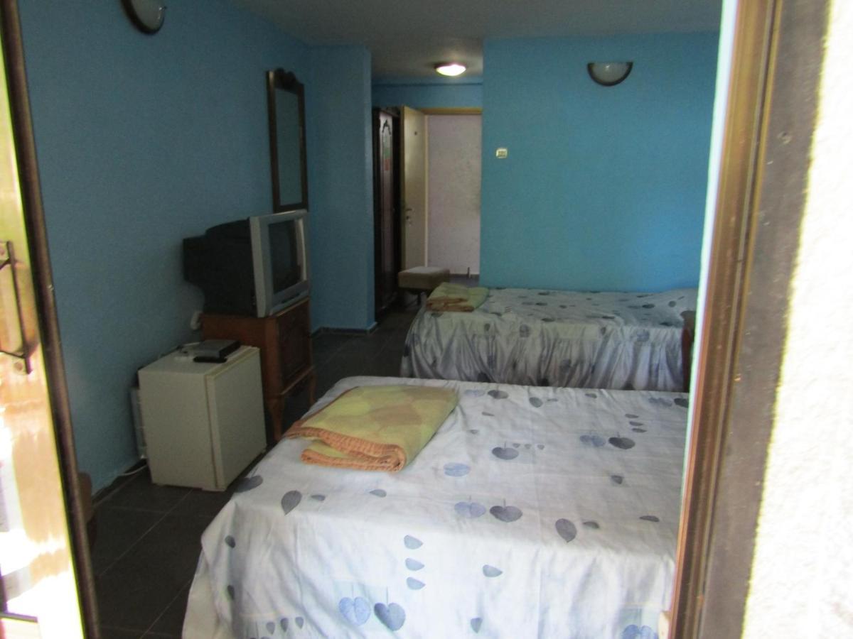 Хостел Папагал Hostel Варна Екстериор снимка